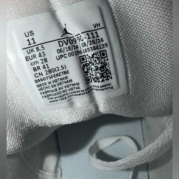 NIKE AIR JORDAN 1 Low Triple White Women's Sz 11 DV0990-111 (New in Box) - Picture 7 of 12